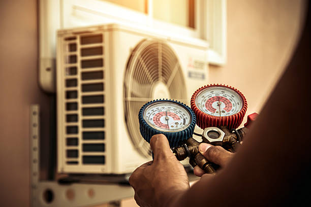Professional Hvac technician working in Round Lake, IL
